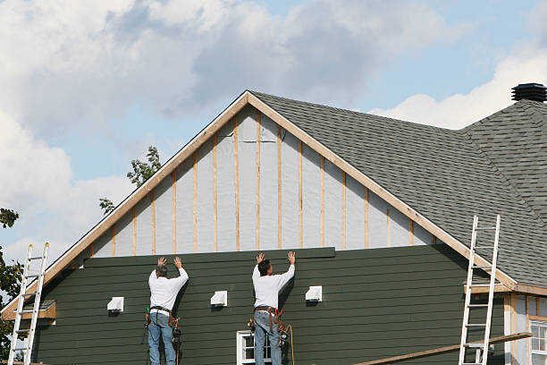 Professional Siding technician working in Vincentown, NJ